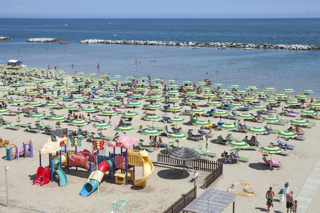 Hotel Eden Viserbella di Rimini Luaran gambar